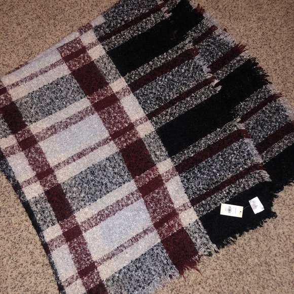 Francesca's Collections Accessories - Francesca’s blanket scarf